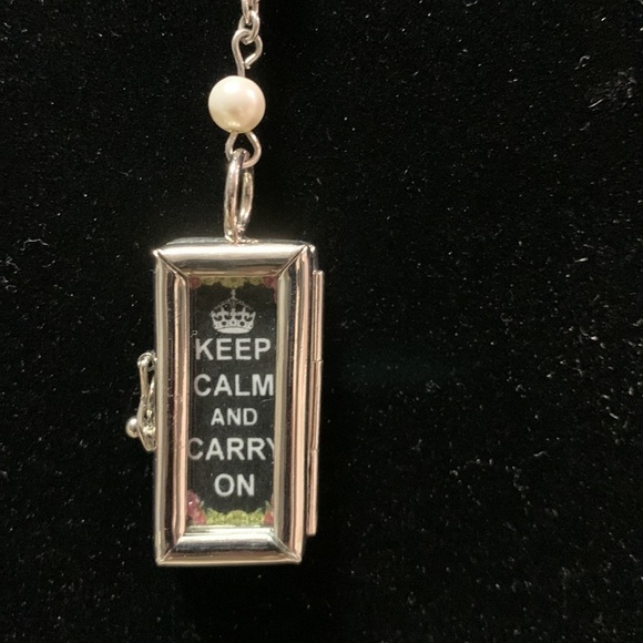 Reversible Keep Calm and Eat Cake/ Carry On Necklace - Picture 3 of 11